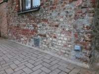 Repère géodésique de pied de façade