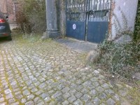 Grilles de protection de l'habitation d'un ancien Maître de Carrière