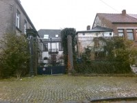 Portail d'une habitation d'un ancien maître de carrière